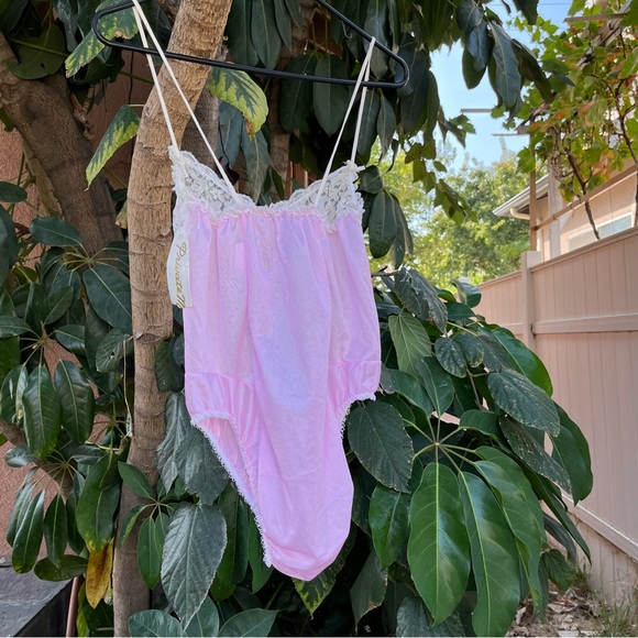 NWT Deadstock Vintage lace bodysuit with lace detailing ! - Picture 4 of 4